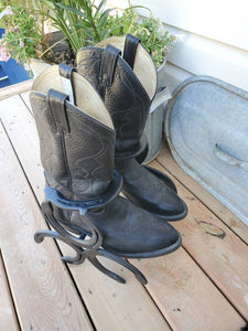 Horseshoe Boot rack