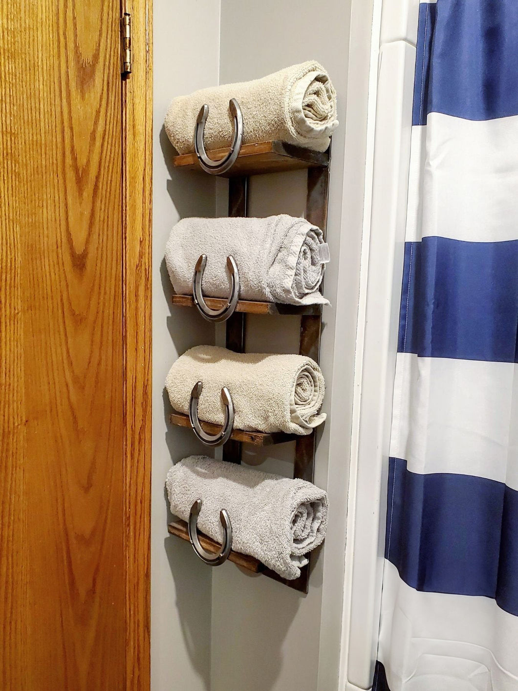 Horseshoe Towel Rack with 7 Shelves