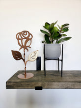 Load image into Gallery viewer, Metal Rose with Stand
