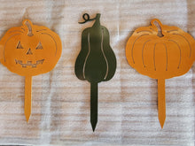 Load image into Gallery viewer, Pumpkin and Gourd Metal Yard Stakes
