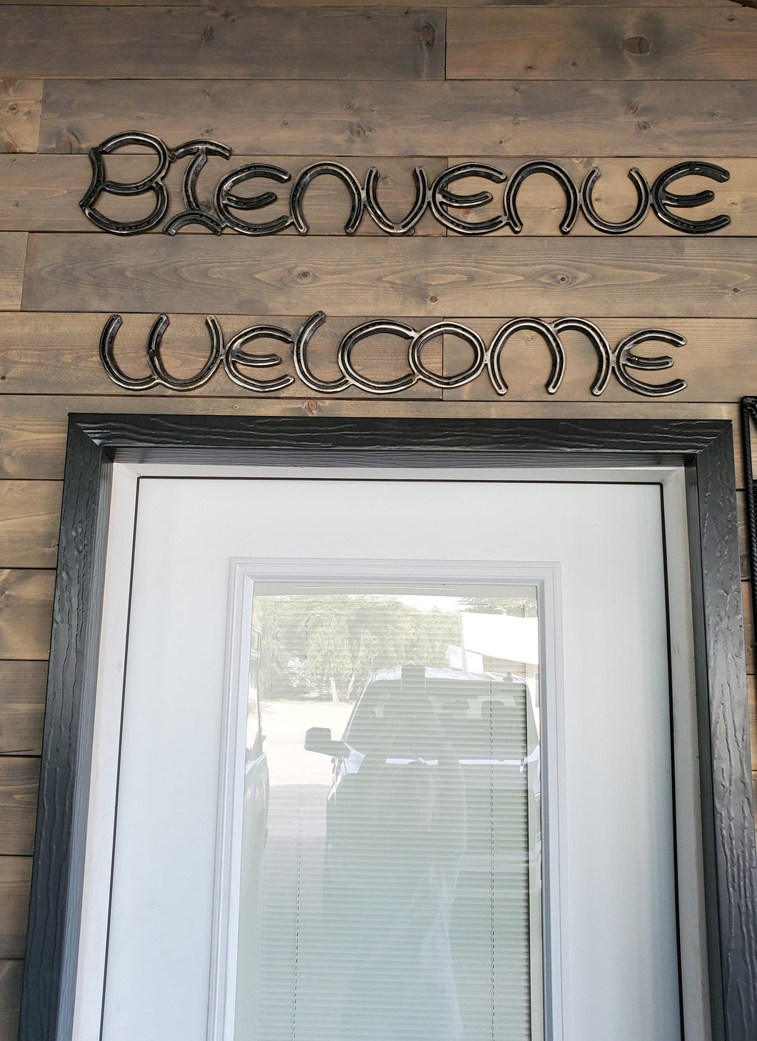 Horseshoe Welcome sign